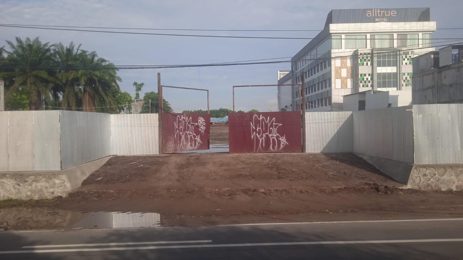 TURAP PONDASI PENAHAN TANAH DAN PASANGAN PAGAR PANEL BETON (PT WIRA MEGAH PROFITAMAS)-1