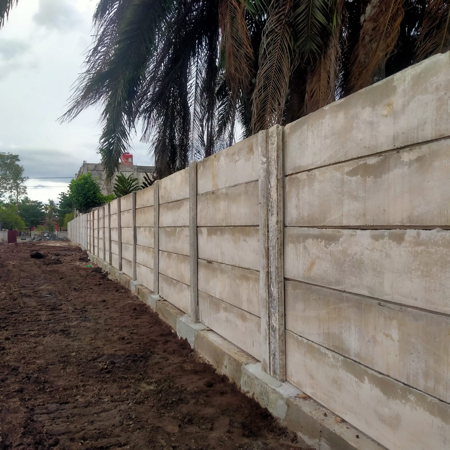 TURAP PONDASI PENAHAN TANAH DAN PASANGAN PAGAR PANEL BETON (PT WIRA MEGAH PROFITAMAS)-1