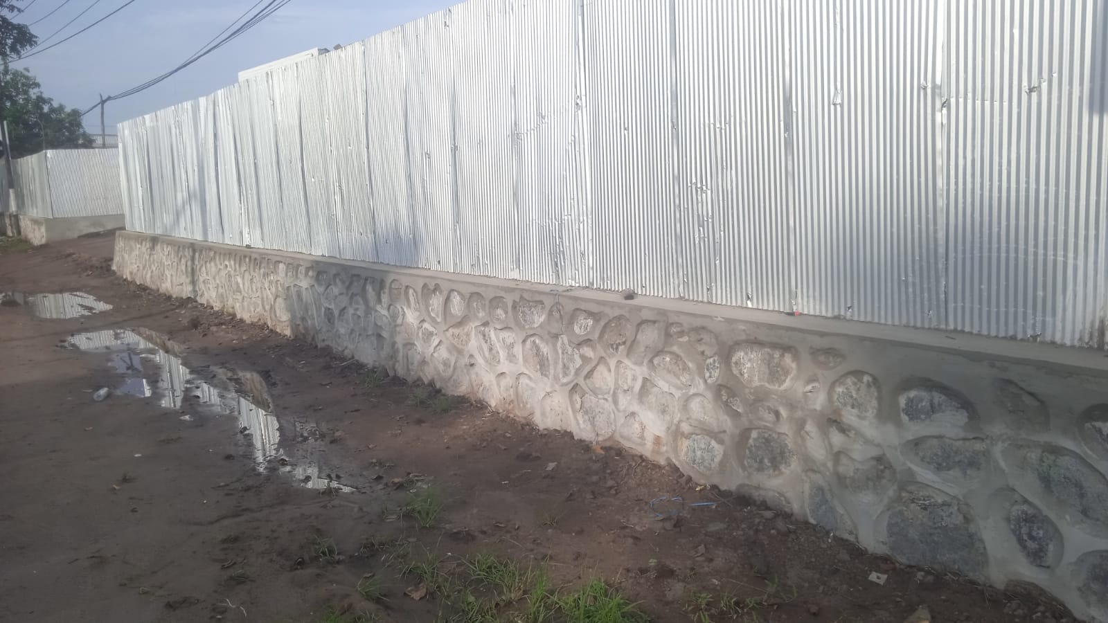 TURAP PONDASI PENAHAN TANAH DAN PASANGAN PAGAR PANEL BETON (PT WIRA MEGAH PROFITAMAS)-1